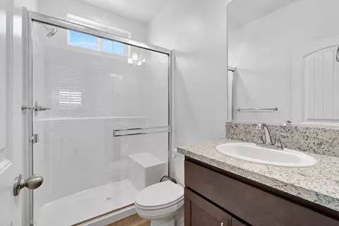 Bath - 770 S Argyle Ave, Fowler, CA 93625 photo 4 of 4