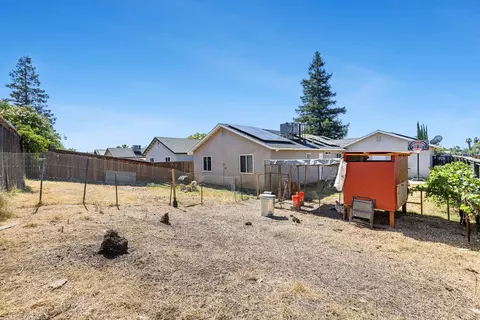Exterior - 1567 Lacreta Ave, Madera, CA 93638 photo 4 of 4