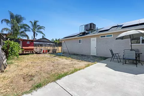 Exterior - 1567 Lacreta Ave, Madera, CA 93638 photo 2 of 4