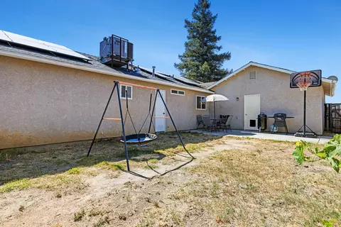 Exterior - 1567 Lacreta Ave, Madera, CA 93638 photo 3 of 4