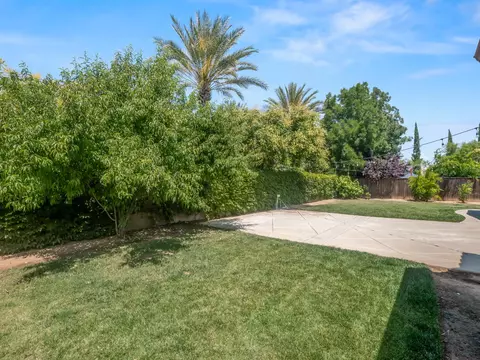 Exterior - 1970 N Langley, Clovis, CA 93619 photo 4 of 9
