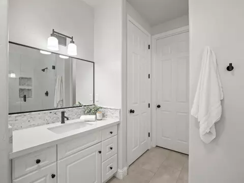 Bath - 1970 N Langley, Clovis, CA 93619 photo 7 of 7