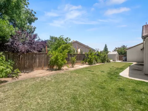 Exterior - 1970 N Langley, Clovis, CA 93619 photo 6 of 9