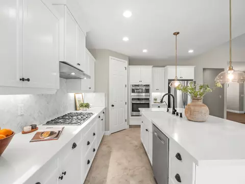 Kitchen - 1970 N Langley, Clovis, CA 93619 photo 4 of 7