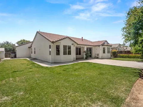 Exterior - 1970 N Langley, Clovis, CA 93619 photo 5 of 9