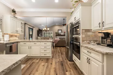 Kitchen - 1978 Gibson Ave, Clovis, CA 93611 photo 4 of 7