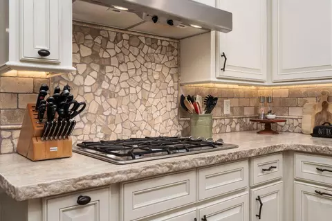 Kitchen - 1978 Gibson Ave, Clovis, CA 93611 photo 6 of 7