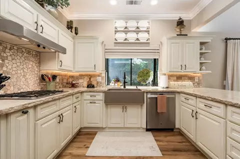 Kitchen - 1978 Gibson Ave, Clovis, CA 93611 photo 3 of 7