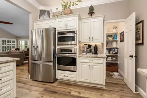 Kitchen - 1978 Gibson Ave, Clovis, CA 93611 photo 5 of 7