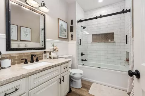 Bath - 1978 Gibson Ave, Clovis, CA 93611 photo 1 of 6