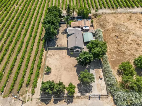 6072 S Maple Ave, Fresno, CA 93725