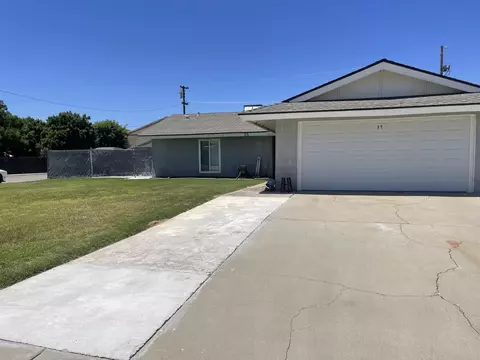 35 Linda Ln, Lemoore, CA 93245