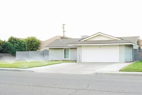 Exterior - 35 Linda Ln, Lemoore, CA 93245 photo 2 of 6
