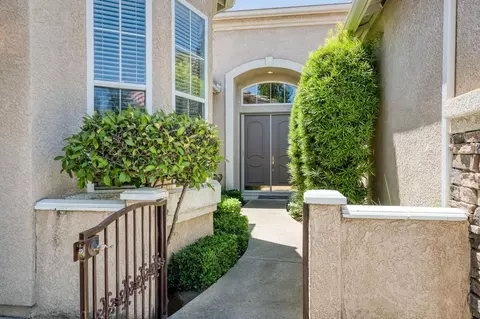 Exterior - 2330 Deauville Cir, Clovis, CA 93619 photo 3 of 15