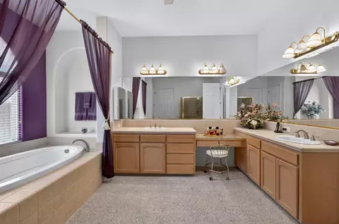 Bath - 2330 Deauville Cir, Clovis, CA 93619 photo 3 of 6