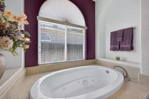 Bath - 2330 Deauville Cir, Clovis, CA 93619 photo 5 of 6