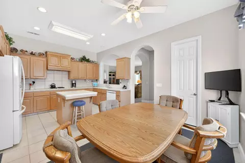 Dining - 2330 Deauville Cir, Clovis, CA 93619 photo 4 of 6