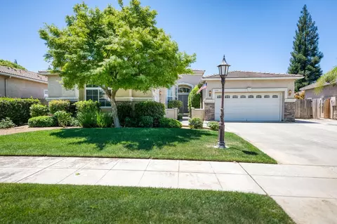 Exterior - 2330 Deauville Cir, Clovis, CA 93619 photo 2 of 15
