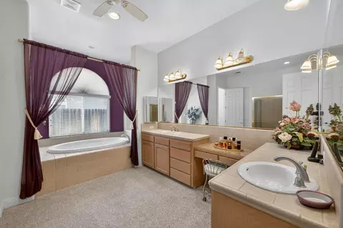 Bath - 2330 Deauville Cir, Clovis, CA 93619 photo 4 of 6