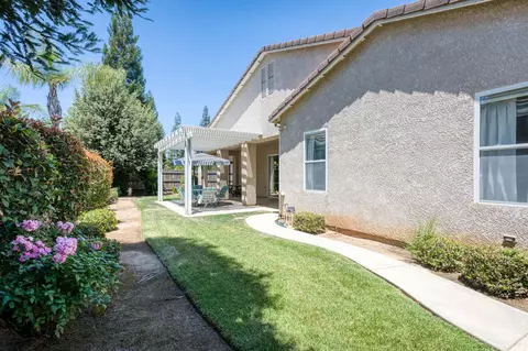 Exterior - 2330 Deauville Cir, Clovis, CA 93619 photo 9 of 15
