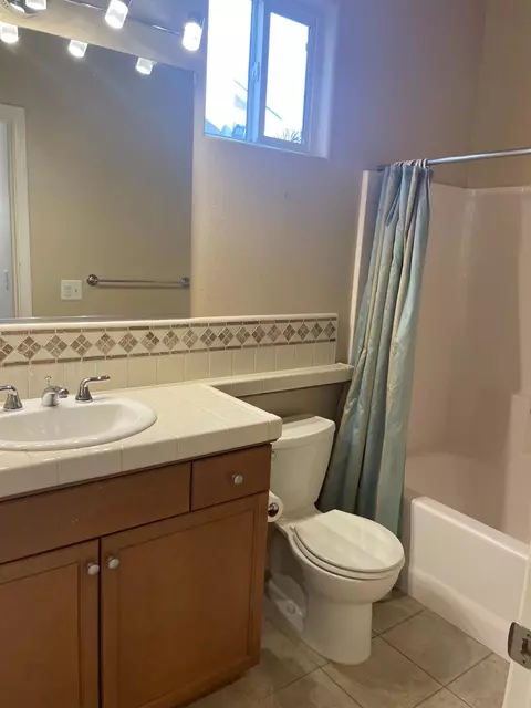 Bath - 3724 Heritage Ln, Clovis, CA 93619 photo 1 of 4