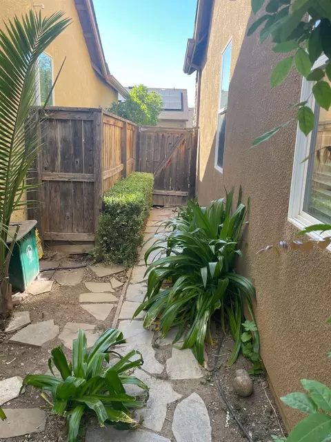Exterior - 3724 Heritage Ln, Clovis, CA 93619 photo 9 of 9