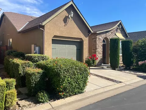 Exterior - 3724 Heritage Ln, Clovis, CA 93619 photo 3 of 9