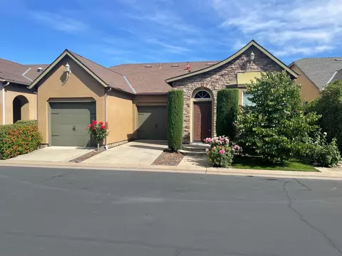 Exterior - 3724 Heritage Ln, Clovis, CA 93619 photo 2 of 9