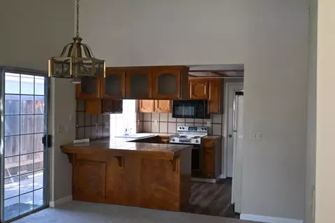 Kitchen - 1545 Mayflower Way, Clovis, CA 93612 photo 1 of 2