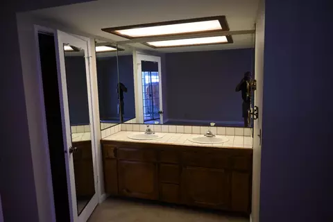 Bath - 1545 Mayflower Way, Clovis, CA 93612 photo 2 of 3
