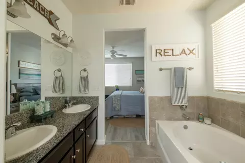 Bath - 3456 Descanso Ave, Clovis, CA 93619 photo 3 of 4