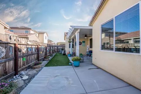 Exterior - 3456 Descanso Ave, Clovis, CA 93619 photo 5 of 6