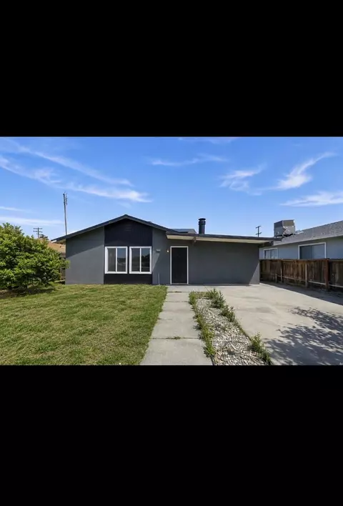 12656 W H St, Biola, CA 93606