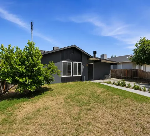 Exterior - 12656 W H St, Biola, CA 93606 photo 2 of 2