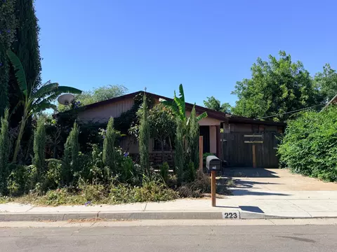 223 W Alluvial Ave, Pinedale, CA 93650