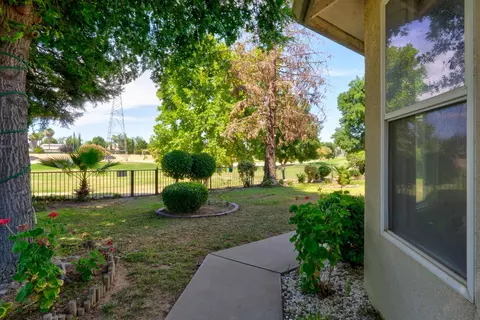 Exterior - 7090 Emerald St, Chowchilla, CA 93610 photo 11 of 18