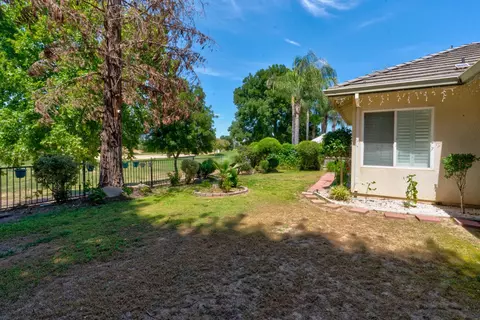 Exterior - 7090 Emerald St, Chowchilla, CA 93610 photo 14 of 18