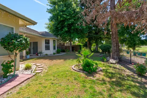 Exterior - 7090 Emerald St, Chowchilla, CA 93610 photo 9 of 18