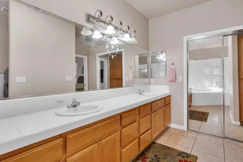 Bath - 7090 Emerald St, Chowchilla, CA 93610 photo 1 of 5