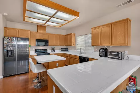 Kitchen - 7090 Emerald St, Chowchilla, CA 93610 photo 3 of 5