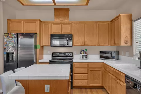 Kitchen - 7090 Emerald St, Chowchilla, CA 93610 photo 5 of 5