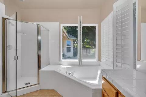Bath - 7090 Emerald St, Chowchilla, CA 93610 photo 2 of 5