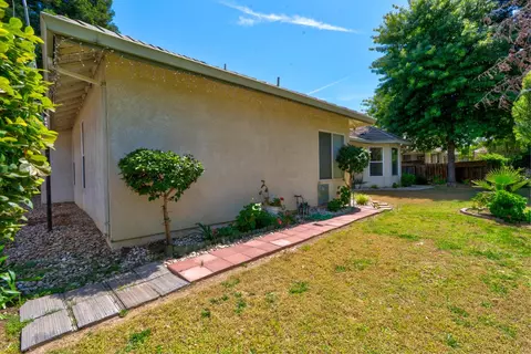 Exterior - 7090 Emerald St, Chowchilla, CA 93610 photo 13 of 18