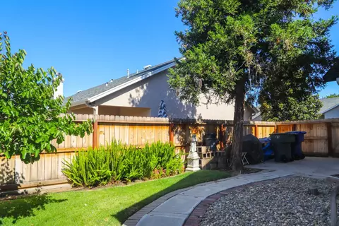 Exterior - 1984 Rialto Ct, Clovis, CA 93611 photo 9 of 9