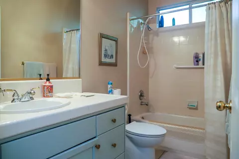 Bath - 1984 Rialto Ct, Clovis, CA 93611 photo 1 of 3