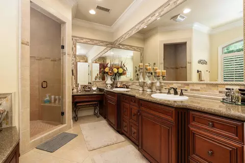 Bath - 1823 Decatur Ave, Clovis, CA 93611 photo 4 of 6