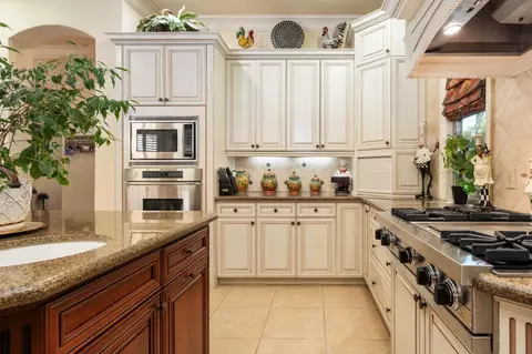 Kitchen - 1823 Decatur Ave, Clovis, CA 93611 photo 3 of 9