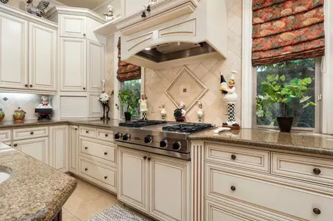 Kitchen - 1823 Decatur Ave, Clovis, CA 93611 photo 7 of 9