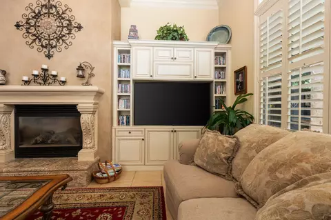 Living - 1823 Decatur Ave, Clovis, CA 93611 photo 7 of 7