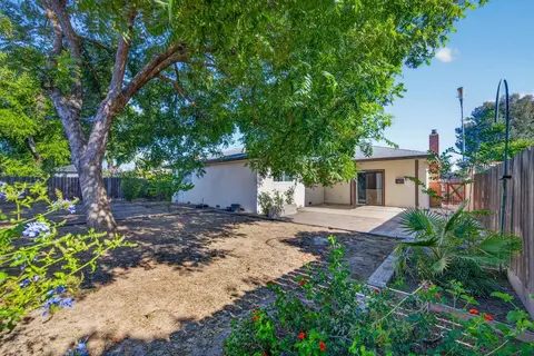 Exterior - 692 W Gettysburg Ave, Clovis, CA 93612 photo 2 of 4